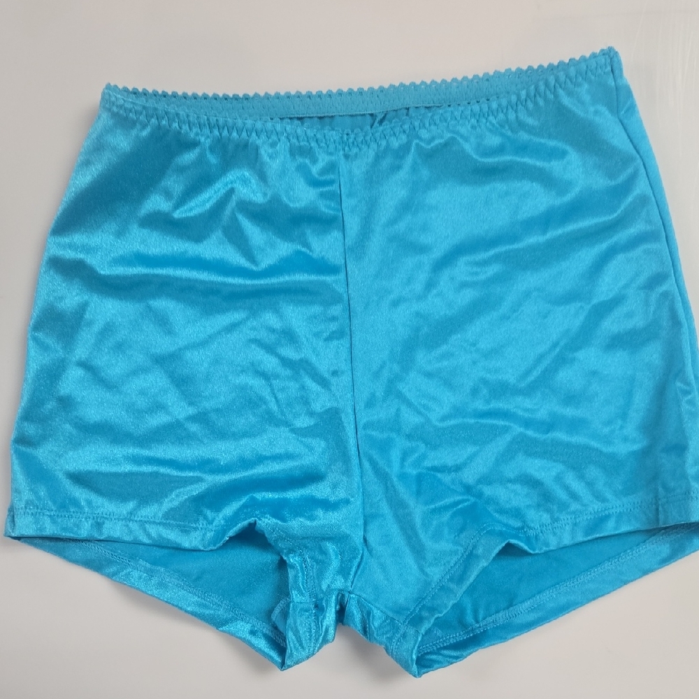 Vassarette Bright Turquoise Satin Boyshort Panties NWOT